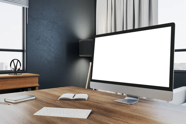 设计师桌面上的白色电脑屏幕 在模糊的办公室背景上提供用品 模特儿 3D渲染 — 图库照片