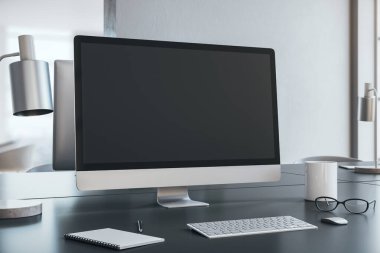 Bilgisayar ekranında boşluk, ofiste lamba ve kahve fincanı kopyala. Çevrimiçi iş ve dijital eğitim kavramı. Modifiye et, 3B Hazırlama
