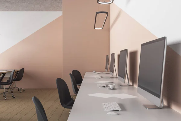 Modernes Coworking Büro Mit Computern Möbeln Und Leeren Wänden Rendering — Stockfoto