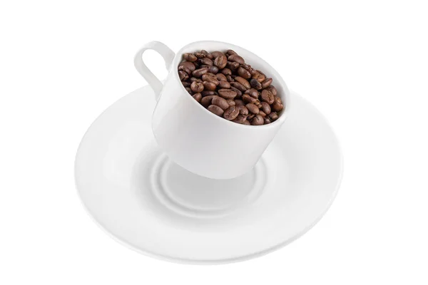 Taza de café y platillo en el aire con granos de café. Profundidad total del campo. Aislado con una herramienta de pluma. — Foto de Stock