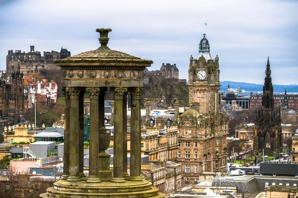 O Monumento Dugald Stewart em Calton Hill — Fotografia de Stock