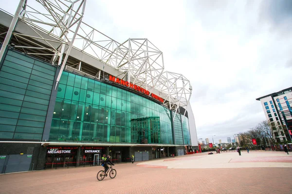 eski trafford Stadı