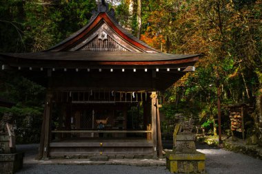 Kibune Shrine Okumiya sonbaharda Kurama Dağı 'nda, Kyoto Bölgesi, Kansai, Japonya
