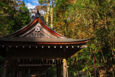 Kibune Shrine Okumiya sonbaharda Kurama Dağı 'nda, Kyoto Bölgesi, Kansai, Japonya