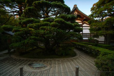 Ginkaku-ji 'deki Ginshaden kum bahçesi, Zen bahçesi (veya Japon kaya bahçesi), resmi adı Jisho-ji (Shining Mercy Tapınağı), Kyoto, Kansai, Japonya