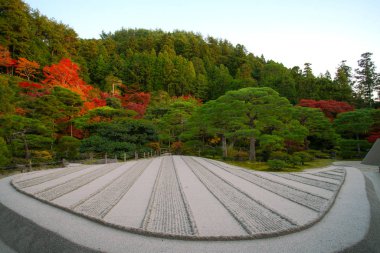 Ginkaku-ji 'deki Ginshaden kum bahçesi, Zen bahçesi (veya Japon kaya bahçesi), resmi adı Jisho-ji (Shining Mercy Tapınağı), Kyoto, Kansai, Japonya