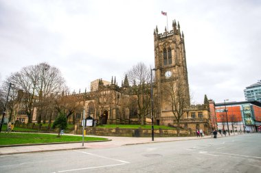 Manchester, İngiltere, Uk - 22 Mart 2019 - Manchester Katedrali 'nin sokak manzarası, Manchester Anglikan Piskoposluğu' nun ana kilisesi, Manchester Piskoposu 'nun ve şehrin kilise merkezi