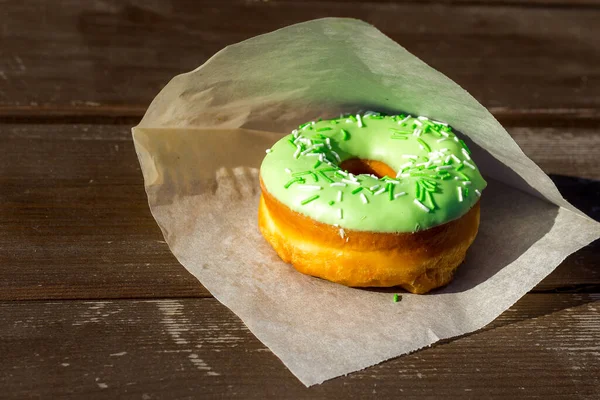 Heerlijke Donut Met Helder Glazuur Stockafbeelding