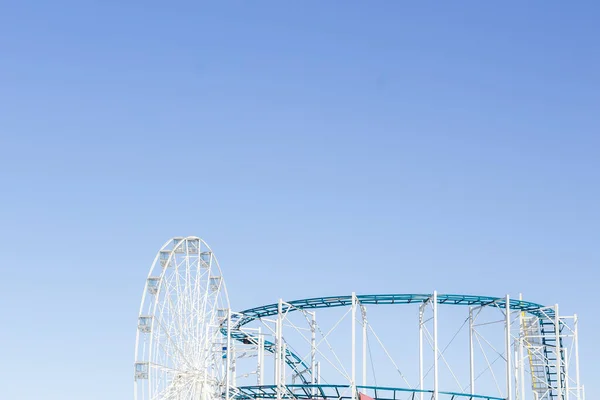 Roue Ferris Montagnes Russes Contre Ciel — Photo