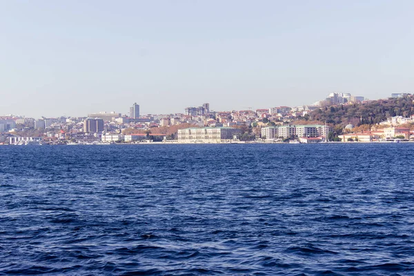 Blick Auf Die Meerenge Und Die Stadt Gegenüberliegenden Ufer — Stockfoto