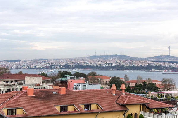 Bulutlu akşamın manzarası Yükseklerden İstanbul