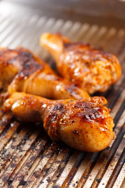 Hot grilled chicken legs on the grill — Stock Photo, Image
