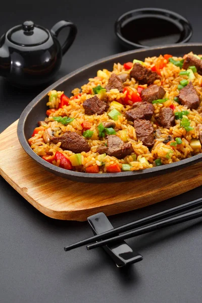 Japanese cuisine. Rice with veal over black background. — Stock Photo, Image