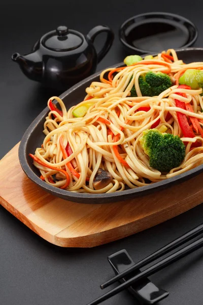 Asia food. Udon noodles with vegetables on the black table. — Stock Photo, Image