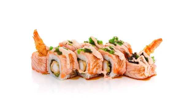 Sushi roll smażone łosoś oraz krewetki w sosie przyprawa na białym tle na biały backgroind — Zdjęcie stockowe