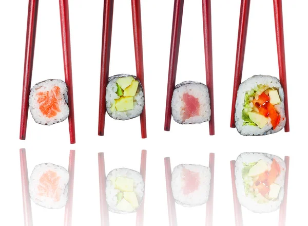 Sushi Set aus roten Stäbchen aus Holz isoliert auf weißem Hintergrund — Stockfoto