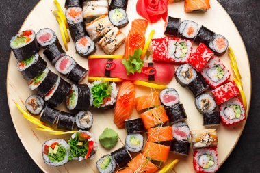 Japon mutfağı. Suşi takımı..