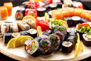 Japon mutfağı. Suşi takımı..