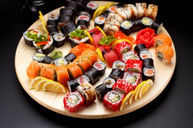 Japon mutfağı. Suşi takımı..