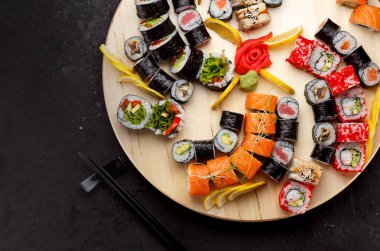 Japon mutfağı. Suşi takımı..