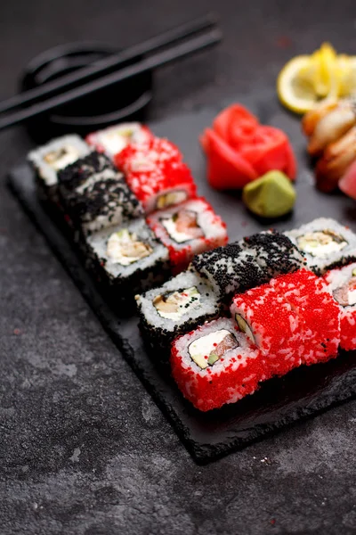 Cozinha japonesa. conjunto de sushi. — Fotografia de Stock