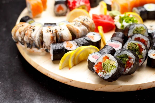 Japonská kuchyně. sada sushi. — Stock fotografie