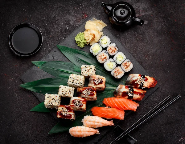 Cozinha japonesa. Sushi. . — Fotografia de Stock