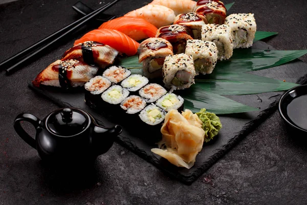 Japanische Küche. Sushi. — Stockfoto
