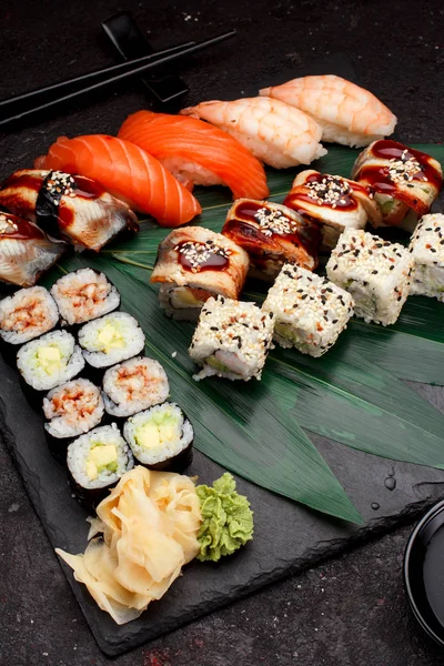 Japanische Küche. Sushi. — Stockfoto