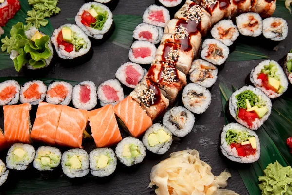 Japanese cuisine. Sushi. — Stock Photo, Image