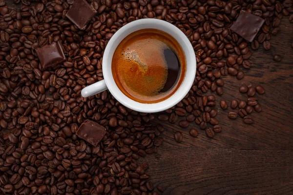 A cup of coffee on a wooden table. — Stock Photo, Image