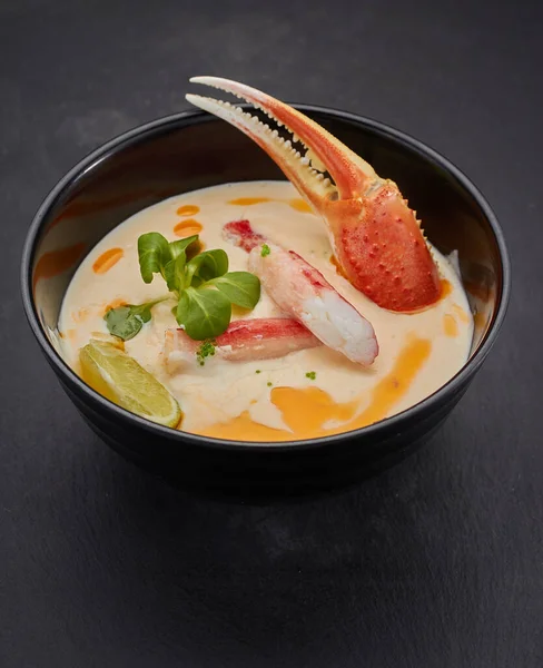 加螃蟹的辣汤.泰国菜. — 图库照片