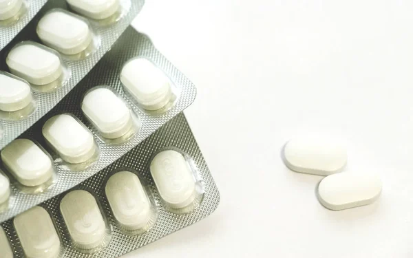 Pílulas Brancas Blister Embalar Comprimidos Alergia Doença Saúde Tratamento Médico — Fotografia de Stock