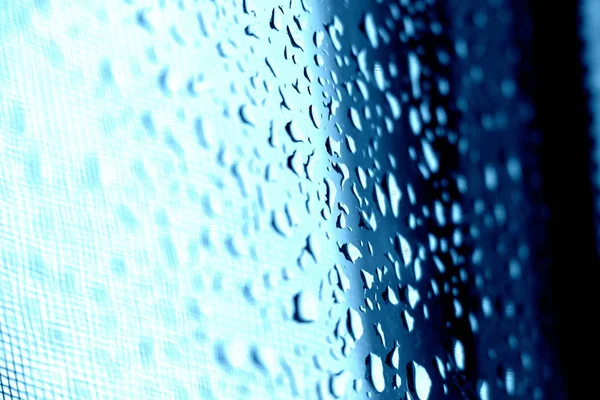 Lluvia Gotas Ventana Cierra Vaso Ducha Vidrio Mojado Fondo Azul —  Fotos de Stock