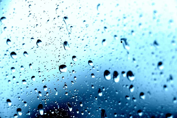 Lluvia Gotas Ventana Cierra Vaso Ducha Vidrio Mojado Fondo Azul —  Fotos de Stock