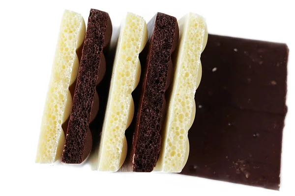 チョコレートは白と黒です ポーラス チョコレート デザートだ ココア — ストック写真