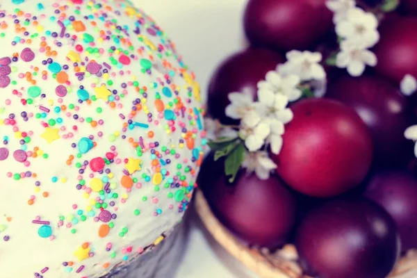 Bemalte Rote Und Lila Eier Ostern — Stockfoto