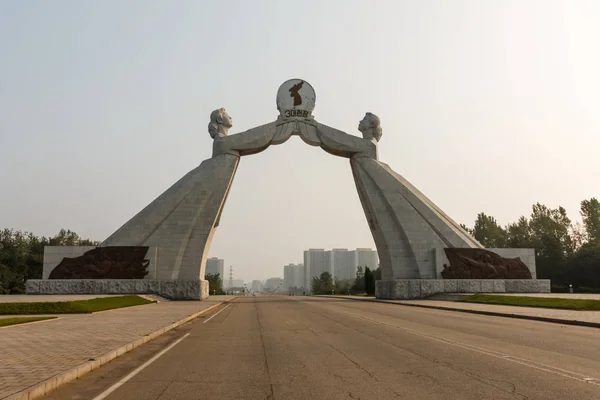 Ulusal Yeniden Birleştirme için Üç Noktalı Tüzük Anıtı