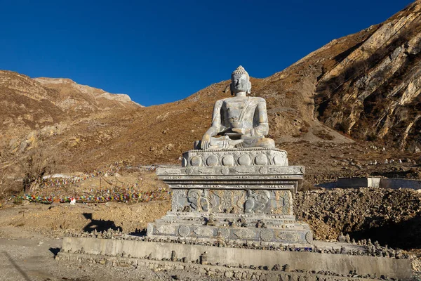 Shakyamuni Buddha taş heykel — Stok fotoğraf