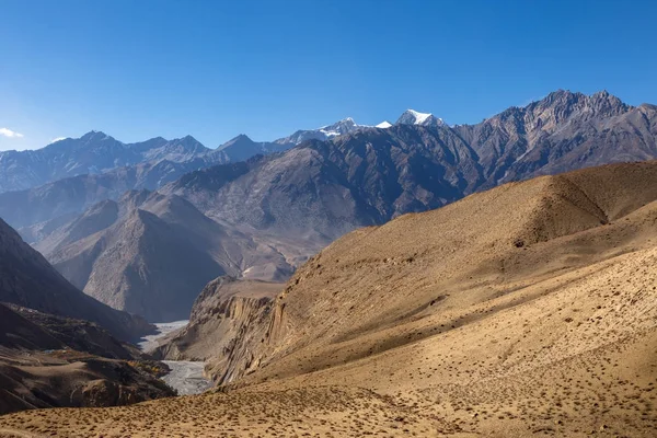 Sendero de montaña, ruta de trekking Muktinath Lupra — Foto de Stock