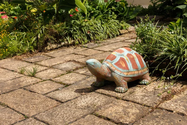 Żółw pomnik w parku — Zdjęcie stockowe