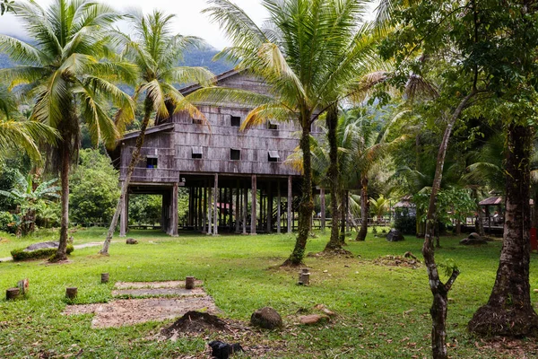 Melanau 高大的传统木制房屋 — 图库照片