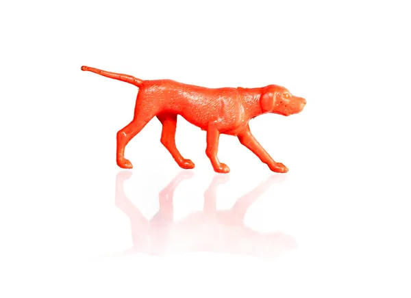 Figura de perro rojo sobre fondo blanco —  Fotos de Stock