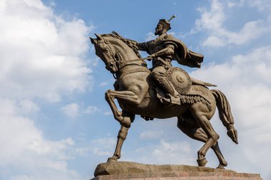 Amir Timur anıtı