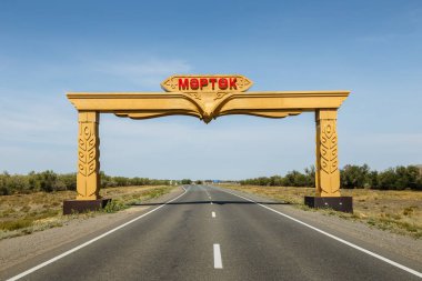Kazakistan 'daki Martuk köyüne giriş..