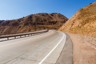 A-373 Taşkent-Osh karayolu, Kamchik geçidi, Özbekistan