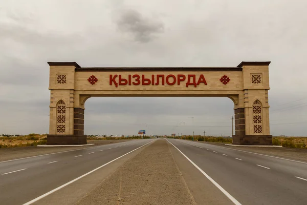 Kyzylorda şehrine giriş