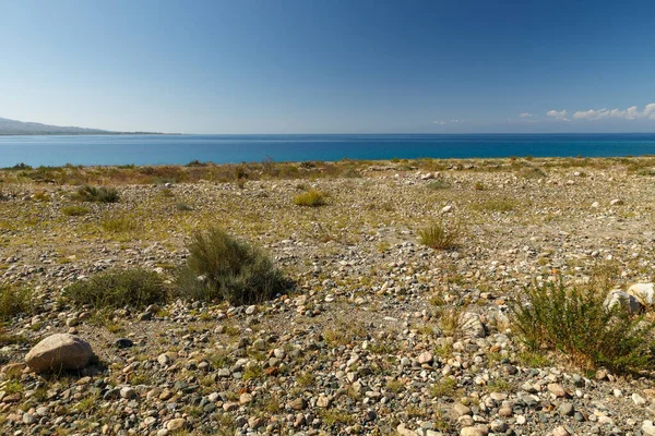 Lac Issyk-kul, Kirghizistan — Photo