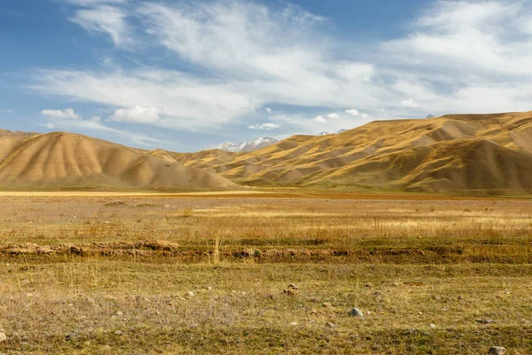 Lembah Suusamyr Lanskap Gunung Wilayah Kojomkul Naryn Kirgizstan — Stok Foto