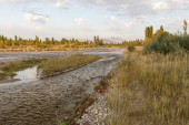 Řeka Chu, státní hranice mezi Kazachstánem a Kyrgyzstánem, Chuy Valley